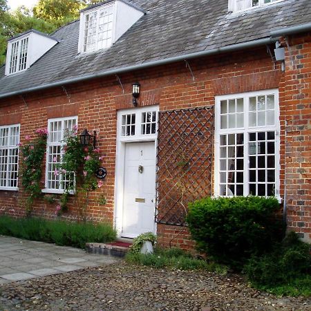 Bed and Breakfast The Courtyard à Newmarket  Extérieur photo