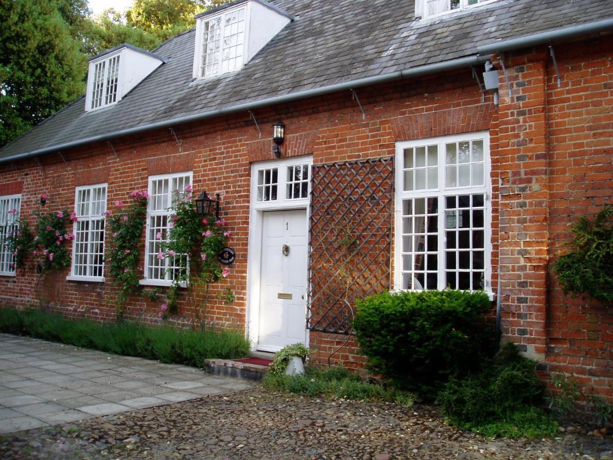 Bed and Breakfast The Courtyard à Newmarket  Extérieur photo